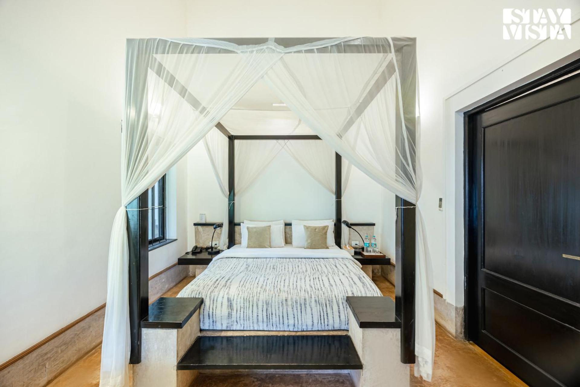 Villa La Bougainvillea With Bbq Grill At By Stayvista Porvorim