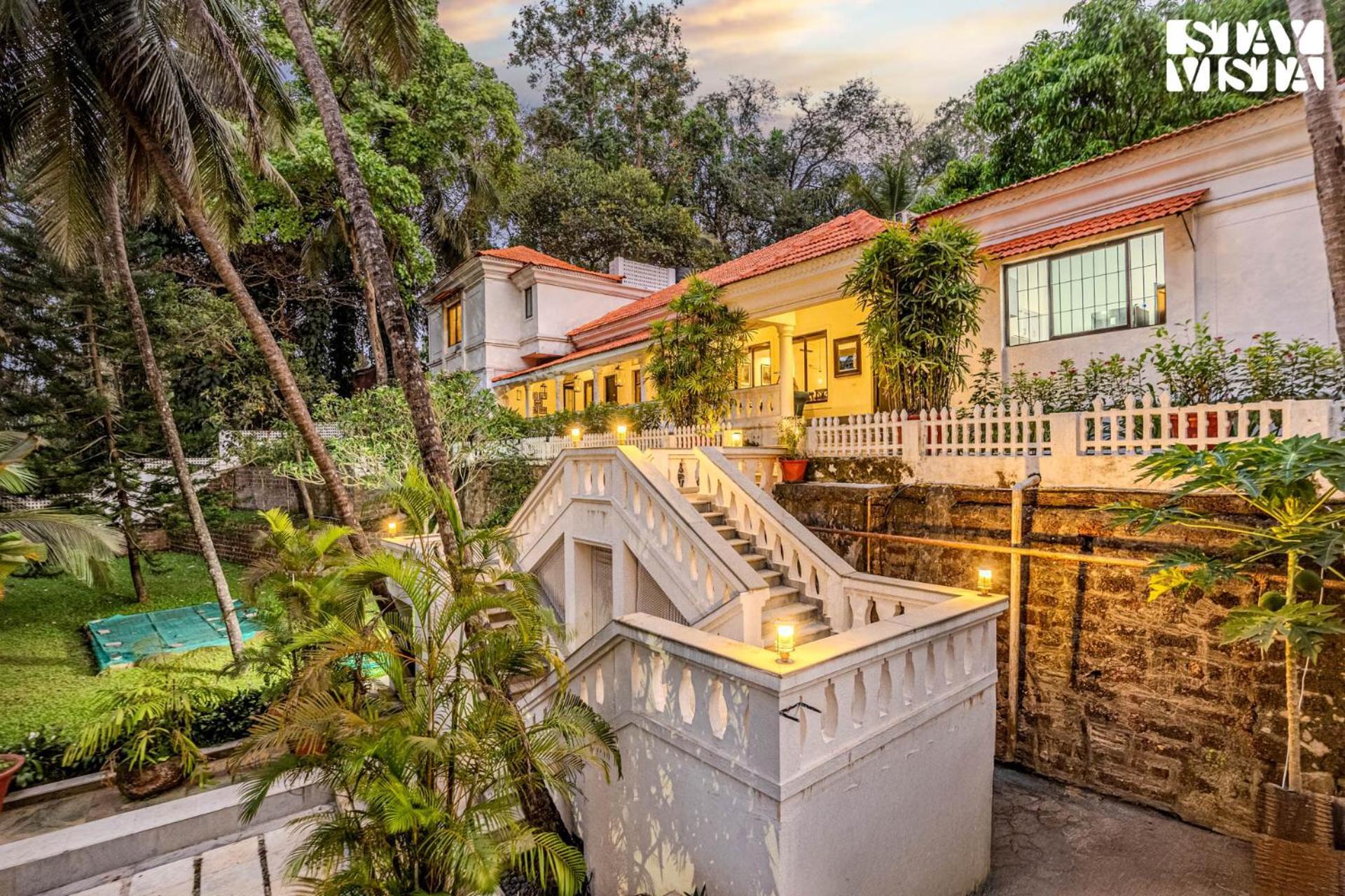 La Bougainvillea With Bbq Grill At By Stayvista Villa